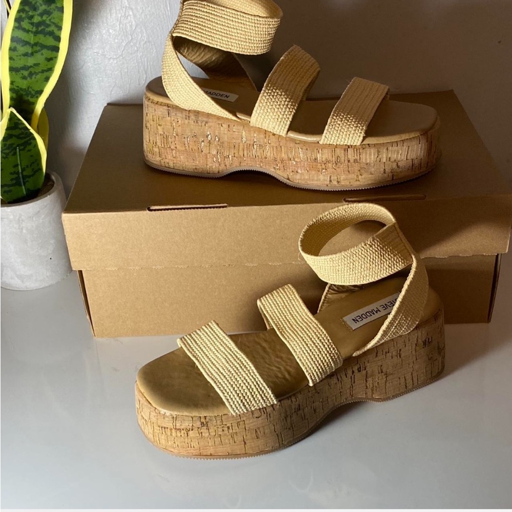 Steve Madden Cream Platform‎ Sandals